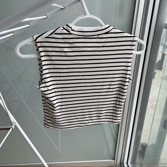 Striped cropped tank top - Picture 3 of 3